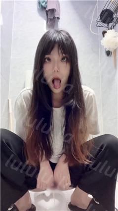 推特呲尿大比拼 各种妹妹放尿给你看 户外露出刺激第三期【118V】【798M】 预览图 18