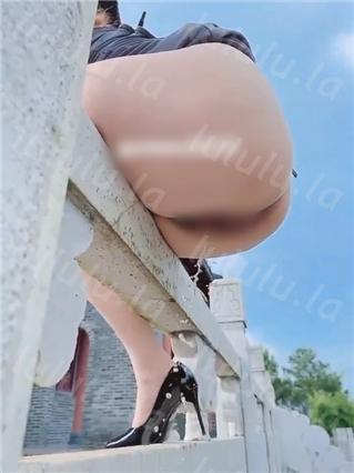推特呲尿大比拼 各种妹妹放尿给你看 户外露出刺激第三期【118V】【798M】 预览图 39