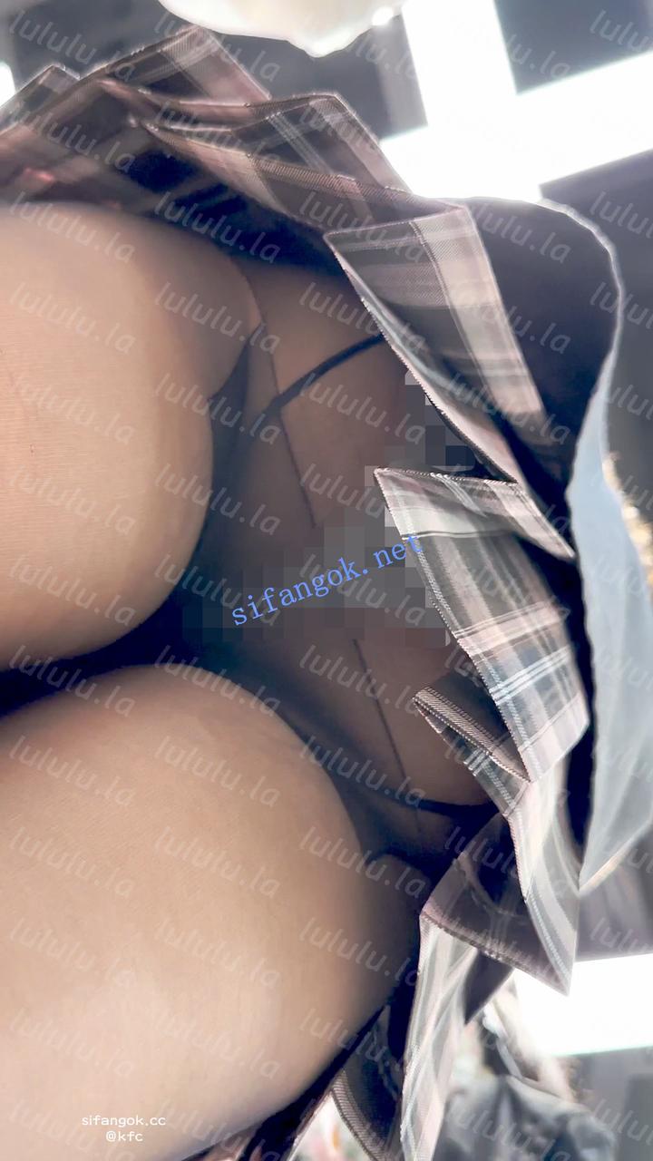 【KFC】JK制服学生妹试鞋·黑丝薄内塞到屁股下CD·露出黑丝脚【NV】【1.12G】 预览图 12