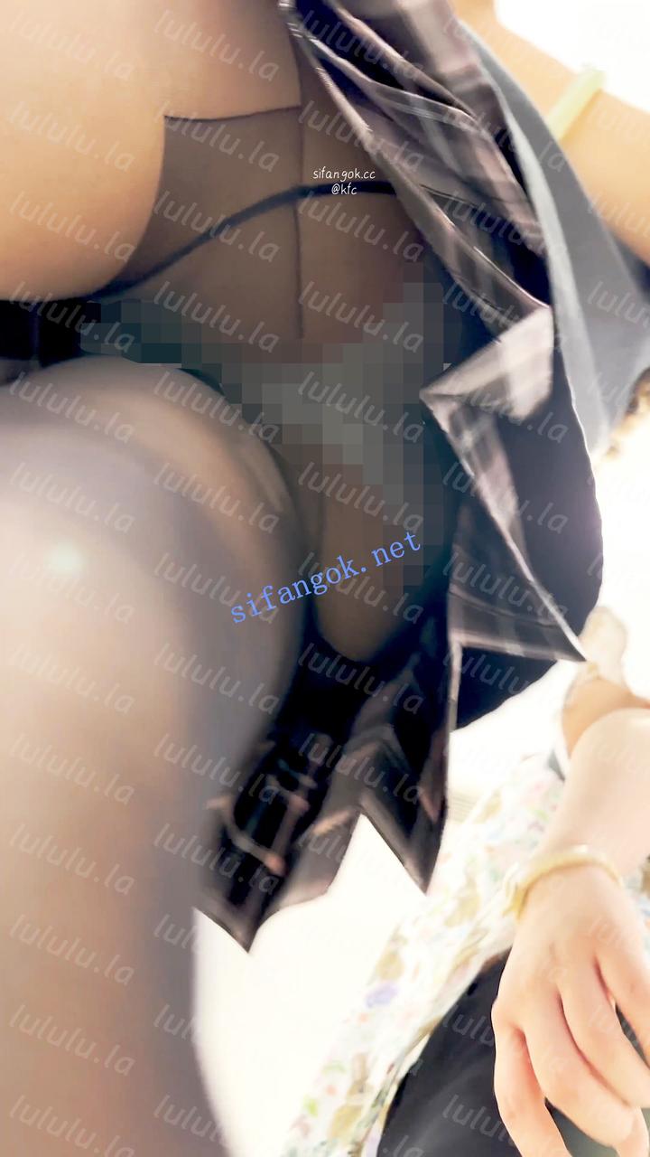 【KFC】JK制服学生妹试鞋·黑丝薄内塞到屁股下CD·露出黑丝脚【NV】【1.12G】 预览图 10
