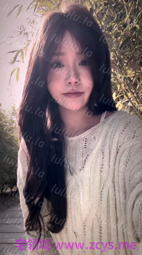 毛衣妹公园啪啪，撅着屁股让拍摄，各种穿衣风格换不停，扒开豹纹小内内上位后入，屋里不过瘾跑公园 1p 12v 0.99g 预览图 2