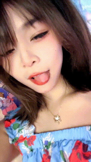 19歲宿舍學生妹【06小烤腸】下海福利，特寫超粉嫩的小穴自慰誘惑(5V) 2.73GB 预览图 2