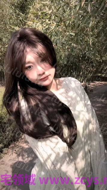 毛衣妹公园啪啪，撅着屁股让拍摄，各种穿衣风格换不停，扒开豹纹小内内上位后入，屋里不过瘾跑公园 1p 12v 0.99g