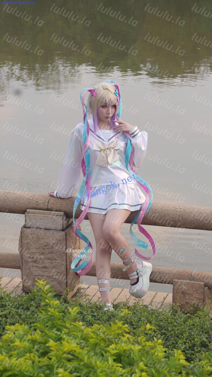 【xxn-365】小姐姐被同好和攝影圍拍..自己掀起衣服透心涼CD 536.7MB