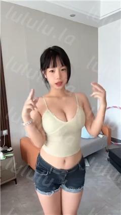 抖音超大奶反差主播 迷人的许翠花 抖奶骚舞大哥抓奶爆插！【55V】【159M】 预览图 10