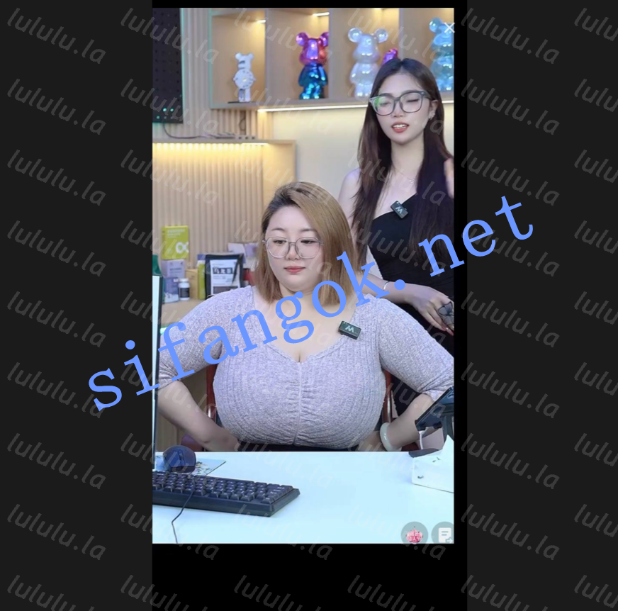 【抖音巨乳】小李喔 最新露脸露点抠逼淋浴抖动巨乳福利【9V】【65M】 预览图 7