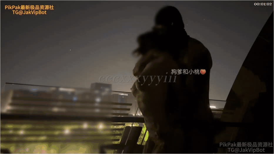 【5月最新】頂級美乳肥臀情侶調教博主「狗爹和小桃」《都市夜魅·粗暴占有》絲襪肥臀，騷穴又肏壞的一天，陽台之上，廁所，床上 899.9MB 预览图 1