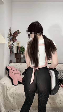 抖音瑜伽裤女神 甜子兔哟 最新高价定制福利顶B舞 印出美鲍【11V】【1.35G】 预览图 8