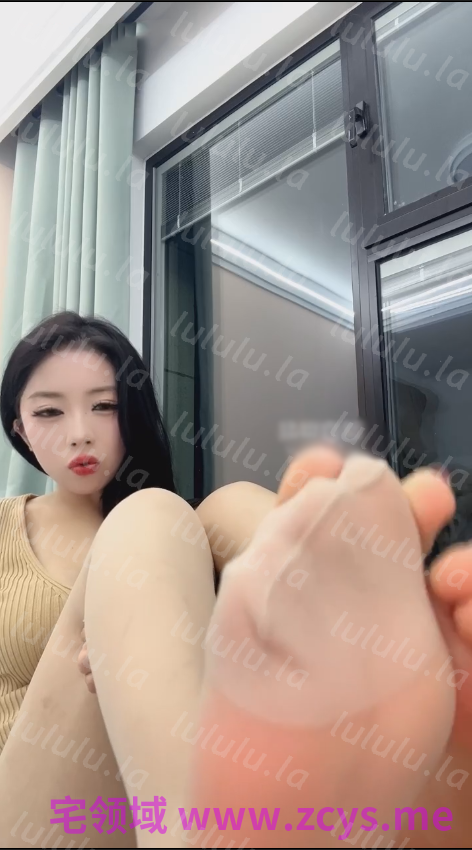 玩物直播冰月s-251228 爬进来狗狗舔肉丝脚体验口水喷脸的视觉体验【1V】【457MB百度云】 预览图 2
