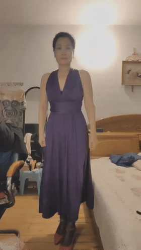 抖音【桂花】經典法拉利大長腿熟女，情趣内衣展示裸體，掰穴自慰特寫，揉捏下垂大奶子 4V 148.9MB