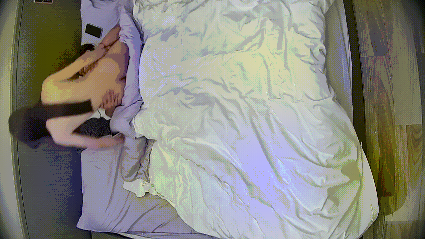 情趣酒店 5-9 很漂亮的路人女神系美女 一進來就被男人親嘴又舔逼 男人操一會玩一會 不知道操了多少次 2.49GB 预览图 5