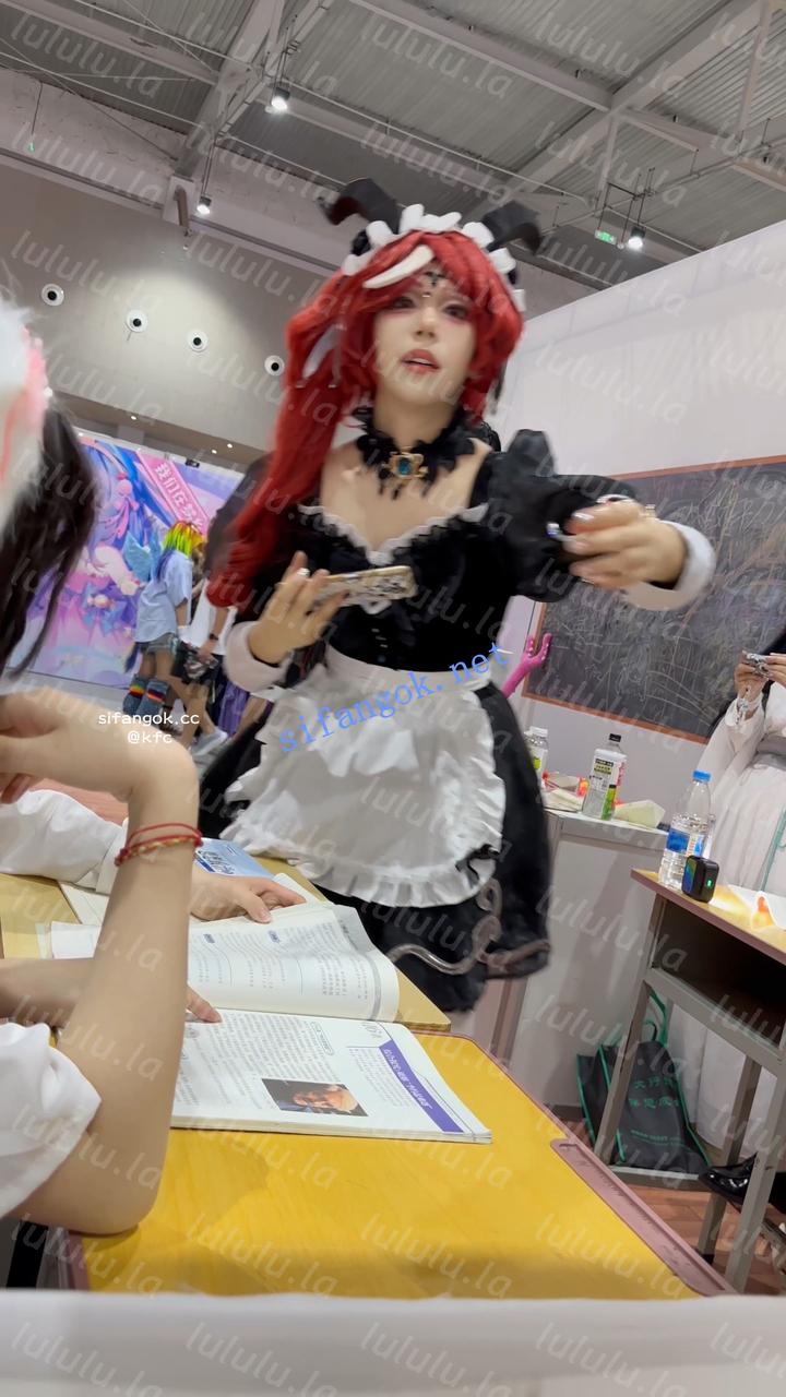 【KFC】学生妹COSER·白丝袜可爱内内·长时间CD被发现差点翻车【1V】【2.46G】 预览图 7
