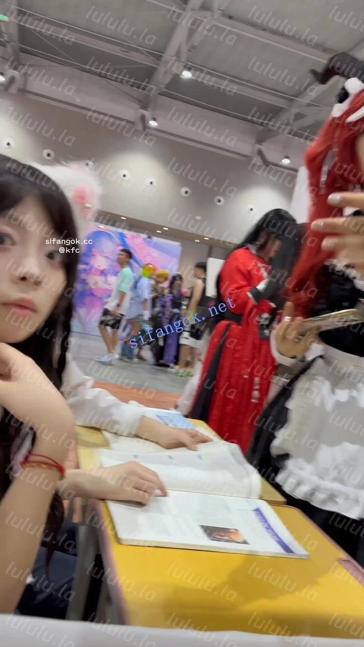 【KFC】学生妹COSER·白丝袜可爱内内·长时间CD被发现差点翻车【1V】【2.46G】 预览图 8