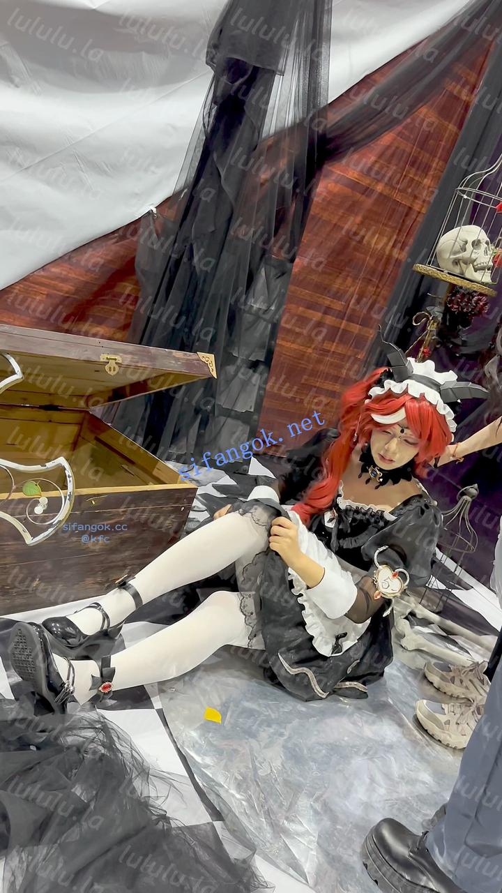 【KFC】学生妹COSER·白丝袜可爱内内·长时间CD被发现差点翻车【1V】【2.46G】 预览图 2