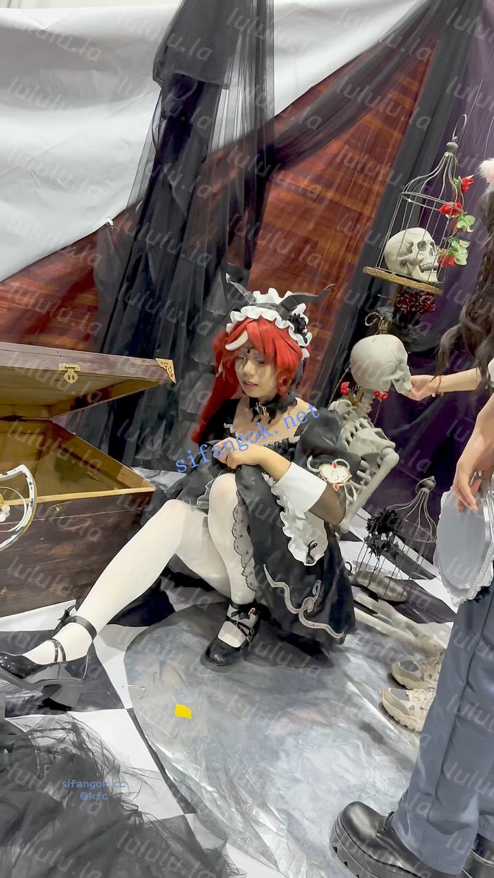 【KFC】学生妹COSER·白丝袜可爱内内·长时间CD被发现差点翻车【1V】【2.46G】 预览图 3