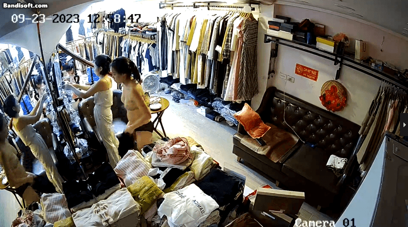 【破解摄像头】夜店后台模特换衣身材都非常好【NV】【715M】 预览图 3