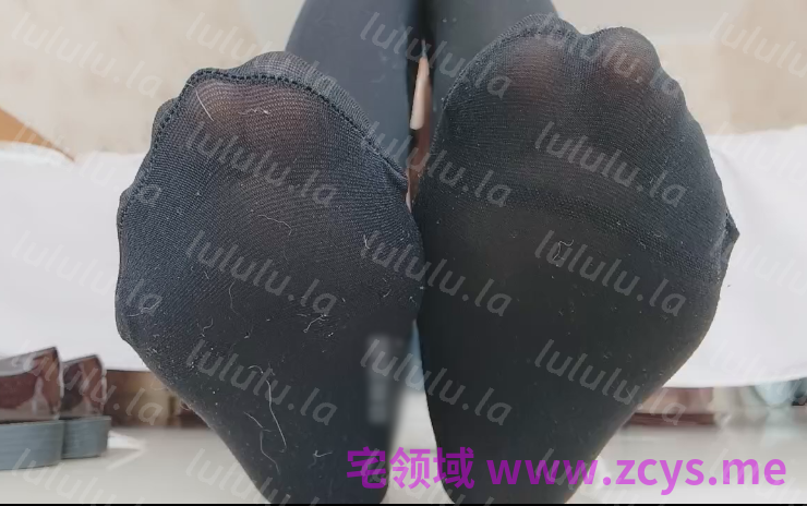 玩物直播子衿殿下-260427 红绿灯过膝袜厚黑粗口榨精+260428 红绿灯和子衿主人的小皮鞋交配【2V】【524MB百度云】 预览图 4