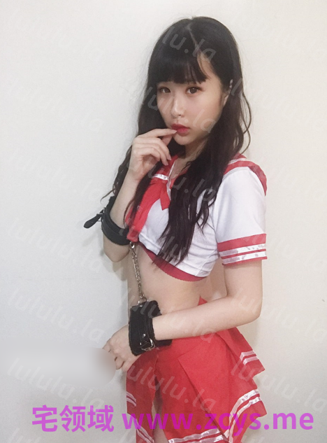 齐头帘可爱嫩妹露脸不雅自拍视图流出，撩人肚兜白皙粉嫩自慰性爱，表里不一非常反差(2V)22p702m 预览图 1