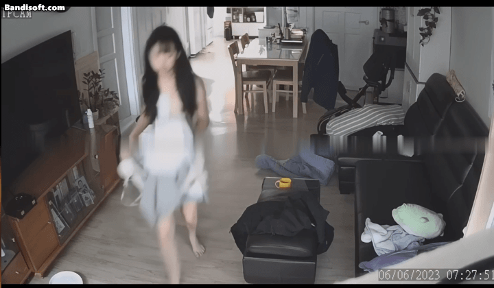 【破解攝像頭】居家小美女換衣裸體身材好 621.7MB 预览图 6