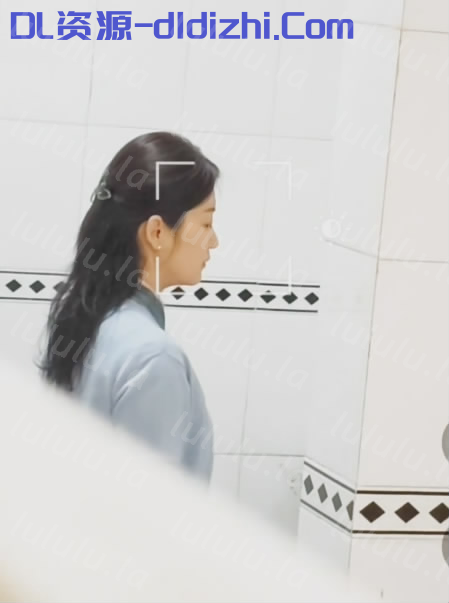 手持闖拍單位女廁偷拍❤️财務科最漂亮氣質女同事沒想到她身材這麽苗條下面那麽飽滿性感 167MB