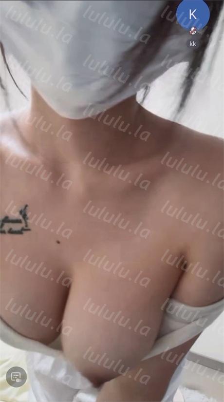 ❣️推荐❣️抖音颜值嫩妹【公主本宫（欧盖茨）】大奶靓女，道具自慰到红晕，极品巨乳，好身材大长腿，眼镜妹就是骚【7V】【0.98G】 预览图 3
