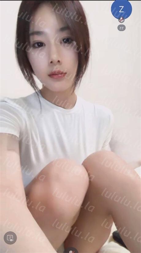 ❣️推荐❣️抖音颜值嫩妹【公主本宫（欧盖茨）】大奶靓女，道具自慰到红晕，极品巨乳，好身材大长腿，眼镜妹就是骚【7V】【0.98G】 预览图 11