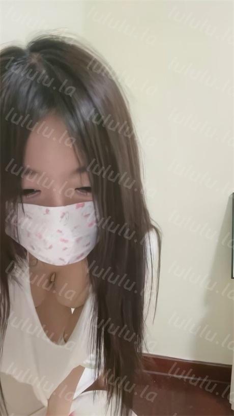❣️推荐❣️抖音颜值嫩妹【公主本宫（欧盖茨）】大奶靓女，道具自慰到红晕，极品巨乳，好身材大长腿，眼镜妹就是骚【7V】【0.98G】 预览图 12