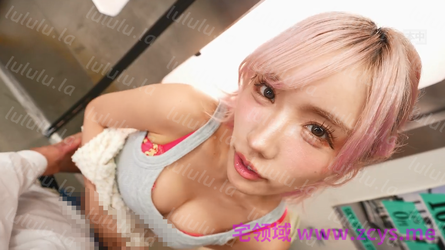 登场！反向变态少女！一位在火车上抓住一位看起来很胆怯的男人的裆部，引诱他进行无套插入的变态少女。春阳摩卡【1.01g】 预览图 2