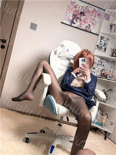 甜美COSer博主 小月喵 卡提希娅、野蔷薇自慰揉小嫩穴福利【2V16P】【341M】 预览图 6