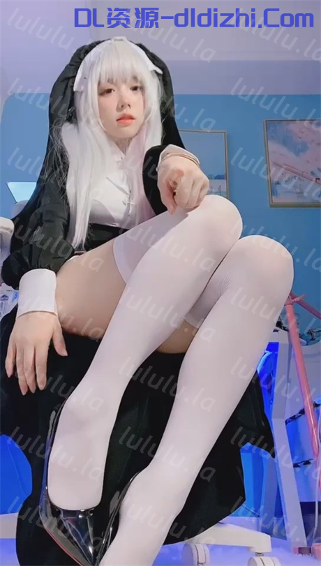 ❣️推荐❣️快手370W粉颜值嫩妹【佳佳小拖把】二次元小妹，圆奶无毛穴，挫逼自慰，对眼母狗高潮脸82V 8.42GB 预览图 1