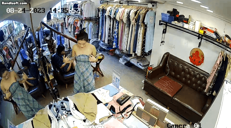 【破解攝像頭】服裝店大奶老闆娘換衣合集 1.06GB 预览图 7