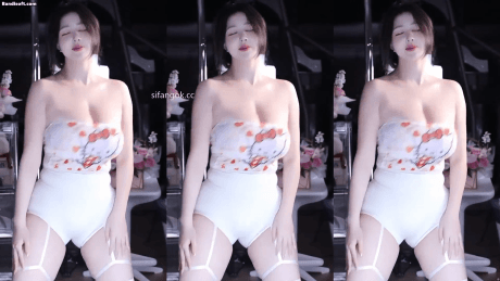【斗鱼 小酒窝翁馨】极品巨乳身材 巨乳抖奶甩奶 骚舞整活【5V】【1.05G】 预览图 13