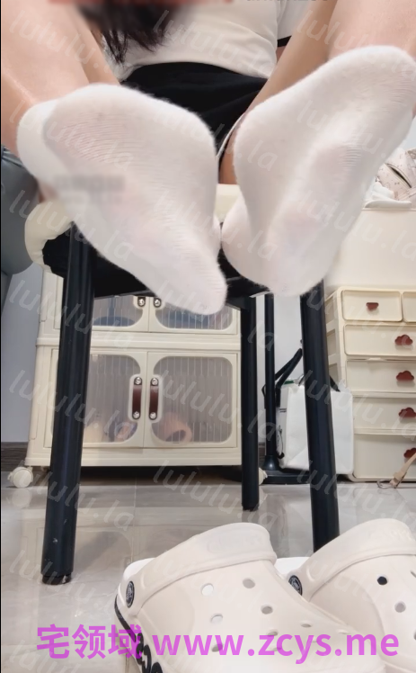玩物直播妮蔻royal-260505 红绿灯汗酸棉袜榨废【1V】【406MB百度云】 预览图 2