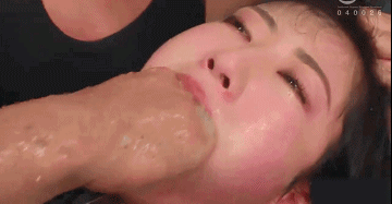 ddt634超級變态的SM【重口味預警】如此漂亮可愛的蘿莉，被各種虐的不成人樣！強行深喉要窒息把午餐都吐出來，哭死了 882.5MB 预览图 2
