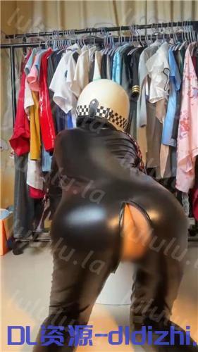 推特大奶頭盔姬 喝水杯的貓 抖奶裸舞動感彈力插搖擺第三彈 263.3MB 预览图 3
