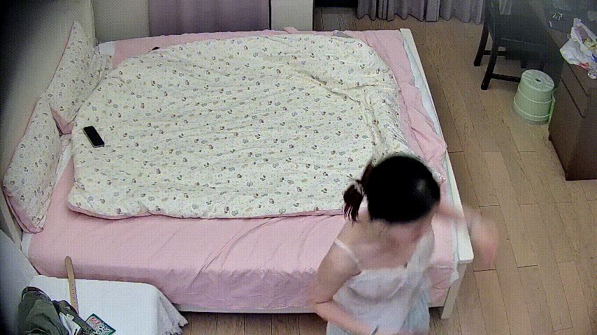 情趣酒店 5-29 漂亮的小美女被男友扛一條腿側面操 小美女這身體肯定能解鎖更多姿勢 普通姿勢都用完了 795.4MB 预览图 1