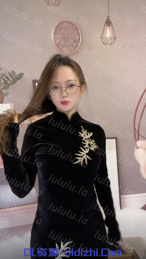 抖音12萬粉眼鏡妹【維她】豪乳揉搓粉穴自慰，水真多呀，誘惑拉滿12V 236.6MB