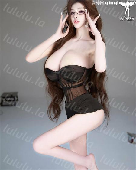 小熙媛-极品颜值cosplay黄豆酱掰穴展示[14V+19P/72M] 预览图 1
