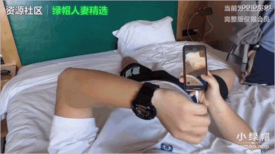 推特網紅足控攝影大神「印象足拍」《可愛的眼鏡妹》“我以前男朋友其實也很變态，不洗澡，直接把雞巴塞進我的嘴裏”4V 2.47GB