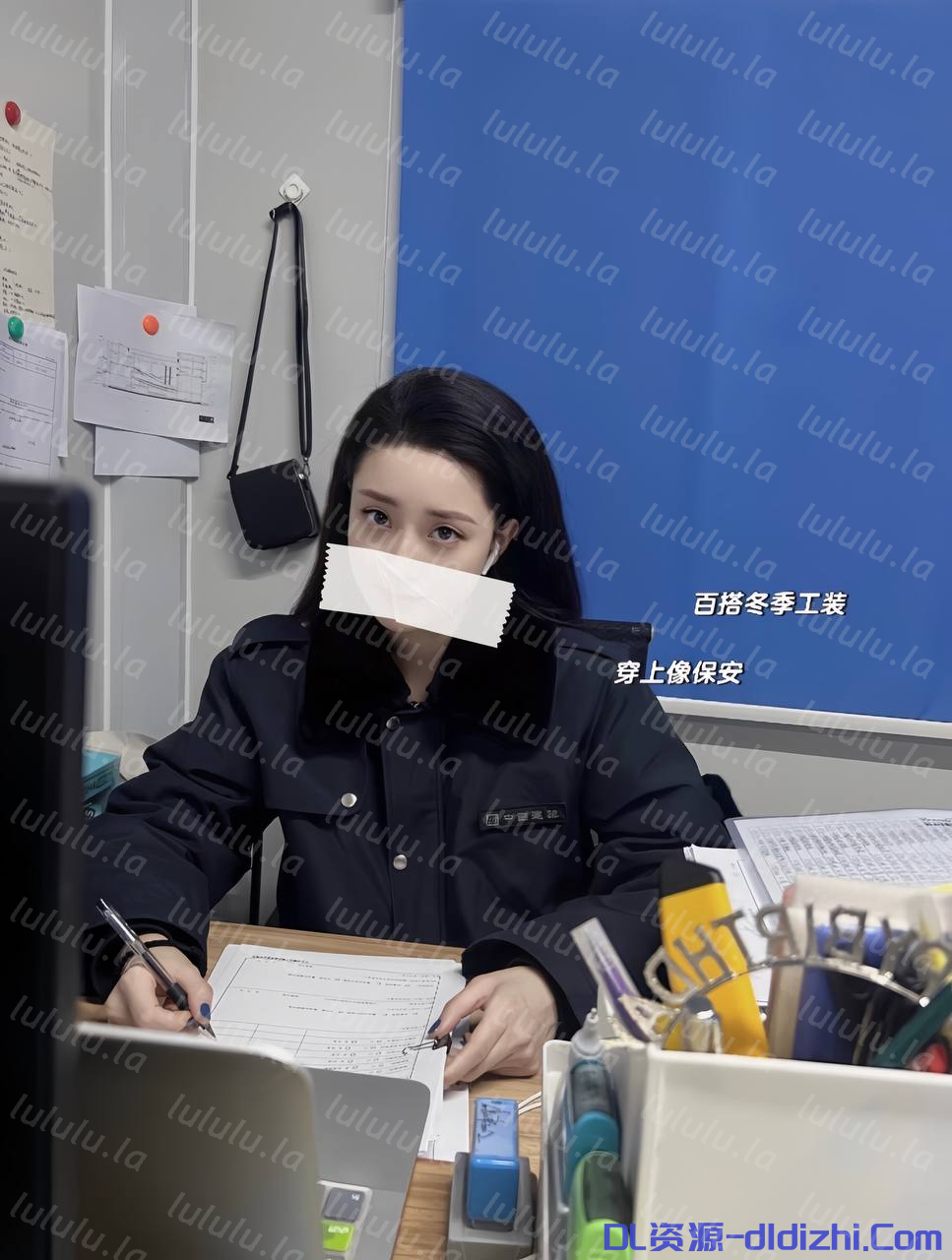 中建漂亮秘書，材料商來工地視察，非要和我親熱， 衣服都來不及換，他就突然把肉棒露出了，我也是有病 33.7MB