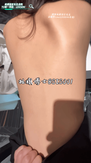 【私密群組】「總華探長的小狗」「向東」泡的白皙18歲嫩妹，請喝奶茶就酒店幹了，幹力氣大了，好像有點見紅了 510.3MB 预览图 2