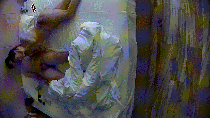 公寓酒店 5-30 身材高挑苗條美女穿上白絲給男友操逼助興 晚上一炮白天一炮 後入時被撞得奶子亂甩 2.97GB 预览图 3