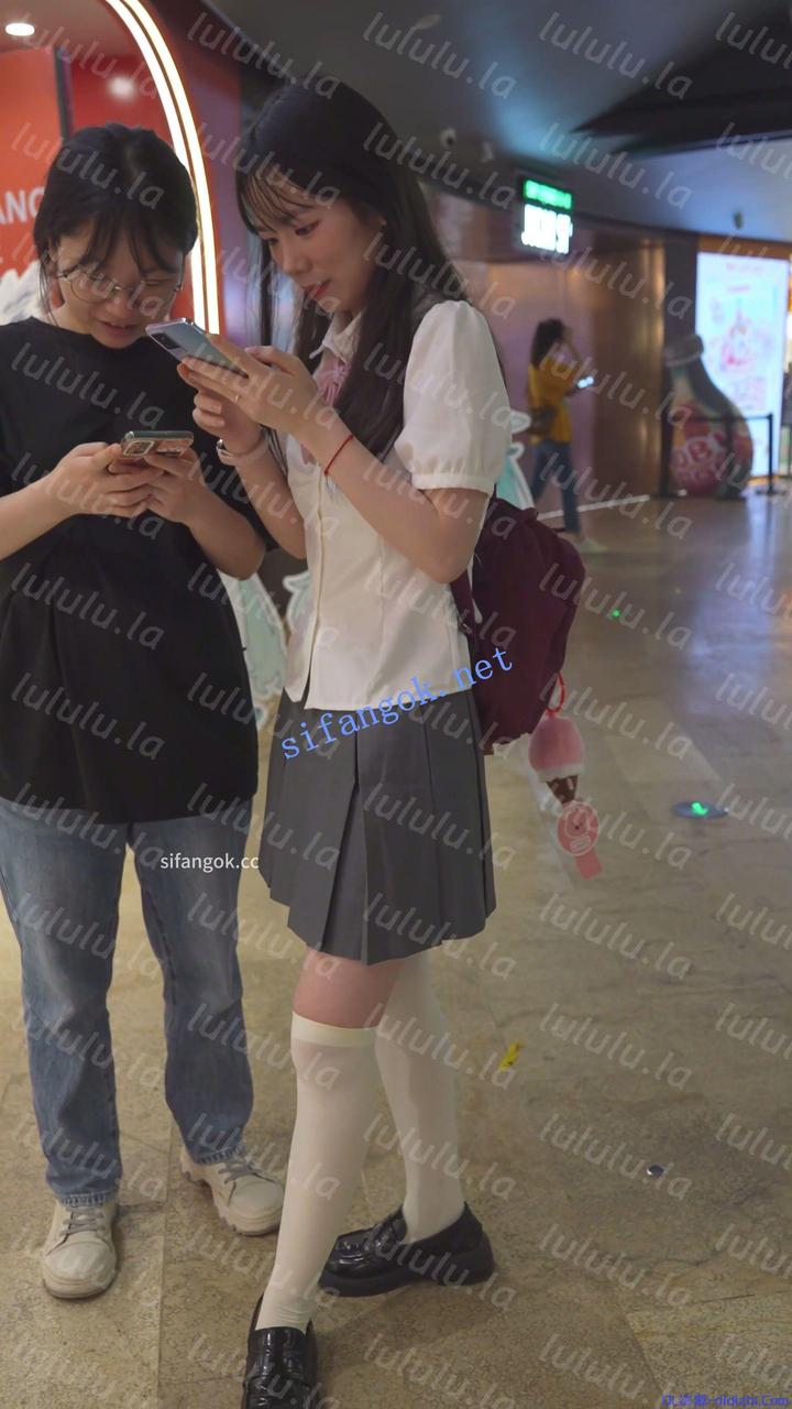 (BC-AA-671)制服jk小學妹周末逛街..可愛粉内夾進屁股縫 285.8MB 预览图 1