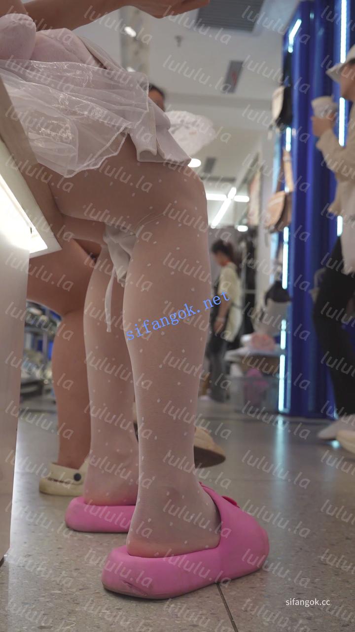 (BC-AA-674)蕾丝裙小姐姐穿花纹丝袜逛街..粉色内裤上扶梯CD 预览图 3