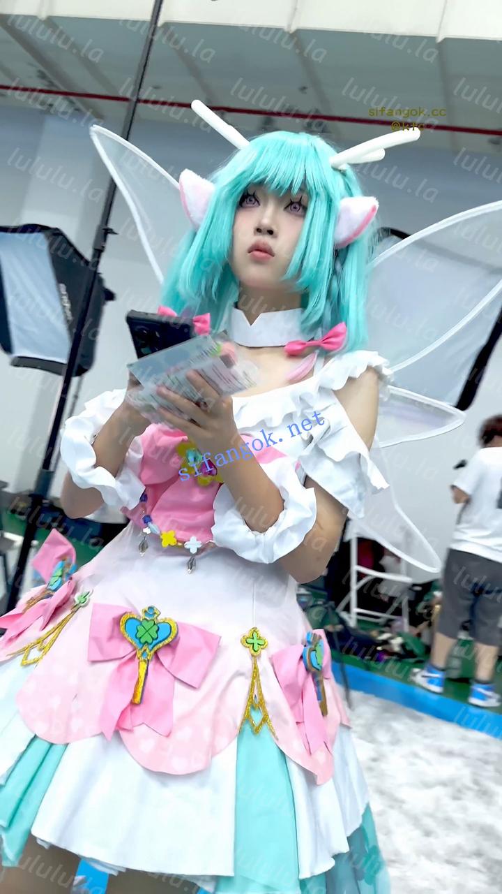【KFC】学生妹COSER瑶妹逛展·半透明内内低角度CD·露个屁股沟 预览图 5