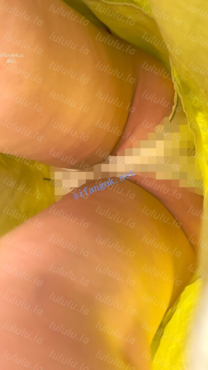 【KFC】少妇和闺蜜们逛街化妆·气质不错长裙下穿了白色内 预览图 5