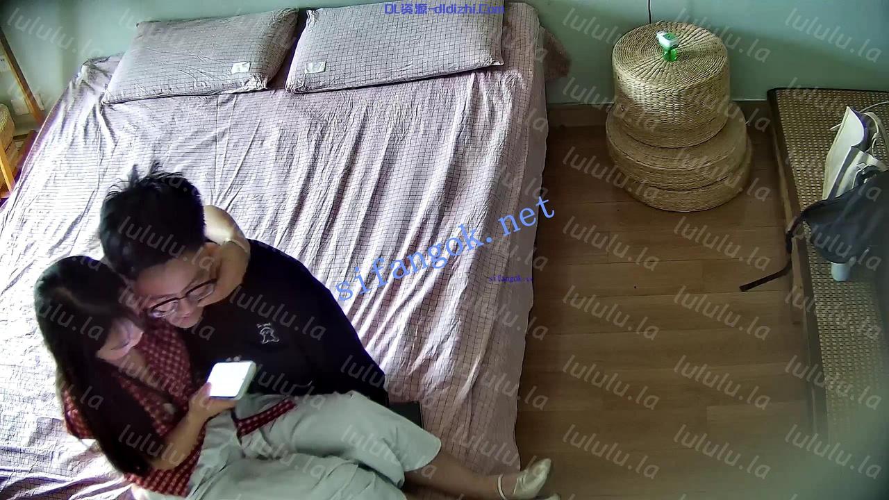 酒店偷拍5月❤長腿軟妹讓男友壓倒操穴 1.36GB