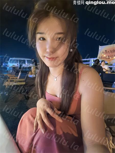 白天女神晚上母狗，戴项圈狗链进酒店门就跪叼鸡巴猛吸对镜拍男的硬不起来她假叫求操(原档无水印)[19V+11P/1.2G] 预览图 2