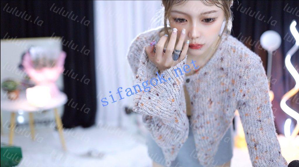 ‼️CC 朱朱 粉嫩美少女裸舞自慰（3V）【3V】【325M】 预览图 2