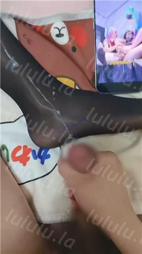 推特极品COS 明の神 童颜巨乳裸舞自慰啪啪 疯狂插穴流浆【24V26P】【834M】 预览图 2